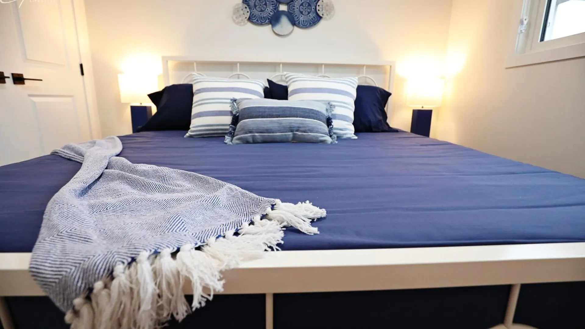 Exquisite Oasis With 3 King Beds,Airport,Disney Edmonton