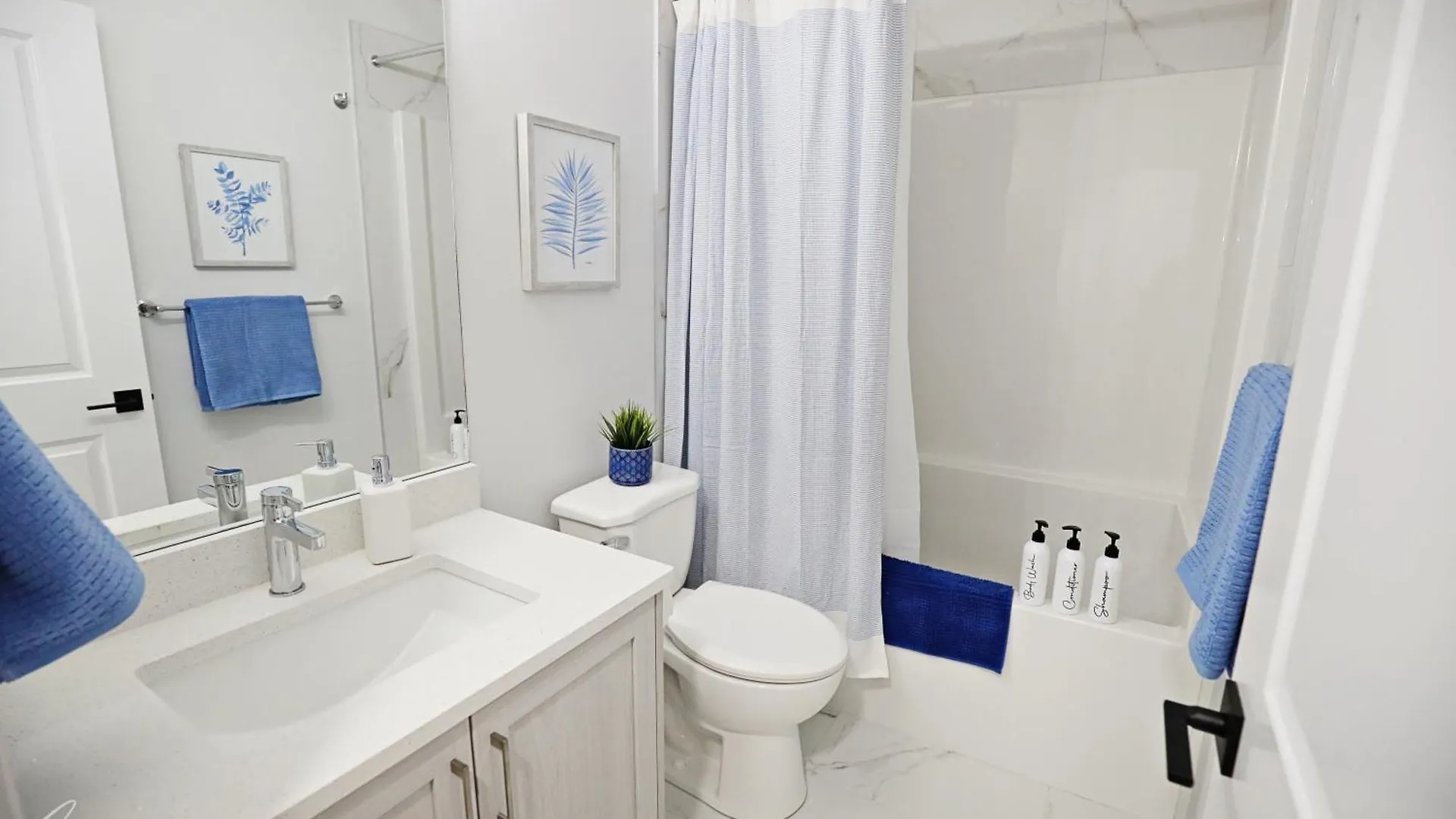 Exquisite Oasis With 3 King Beds,Airport,Disney Edmonton Holiday home