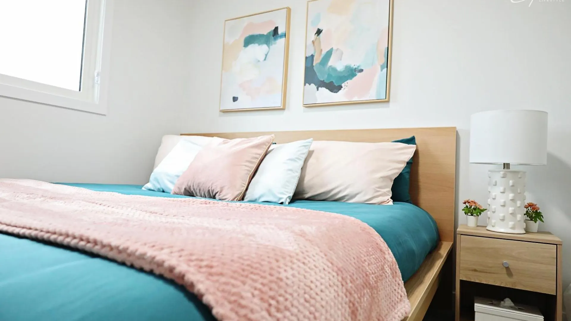 Exquisite Oasis With 3 King Beds,Airport,Disney Edmonton