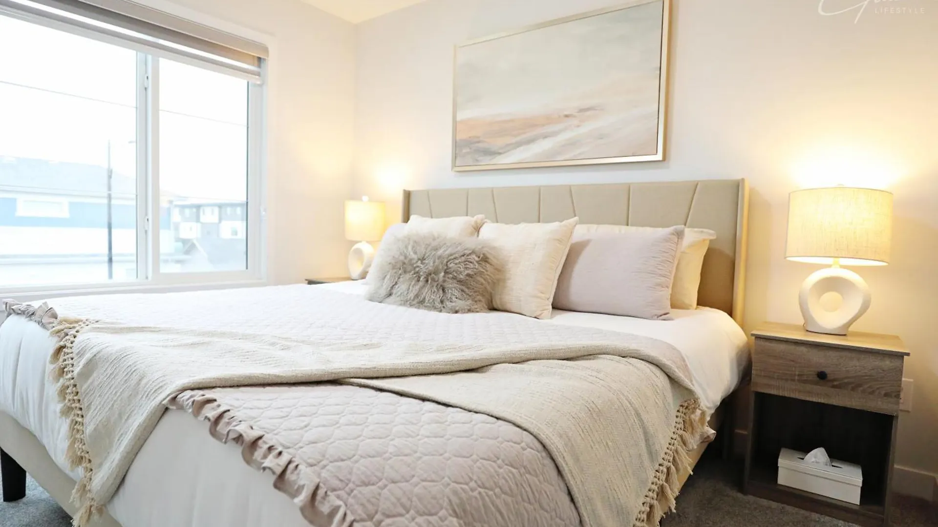 Exquisite Oasis With 3 King Beds,Airport,Disney Edmonton 0*,  Canada
