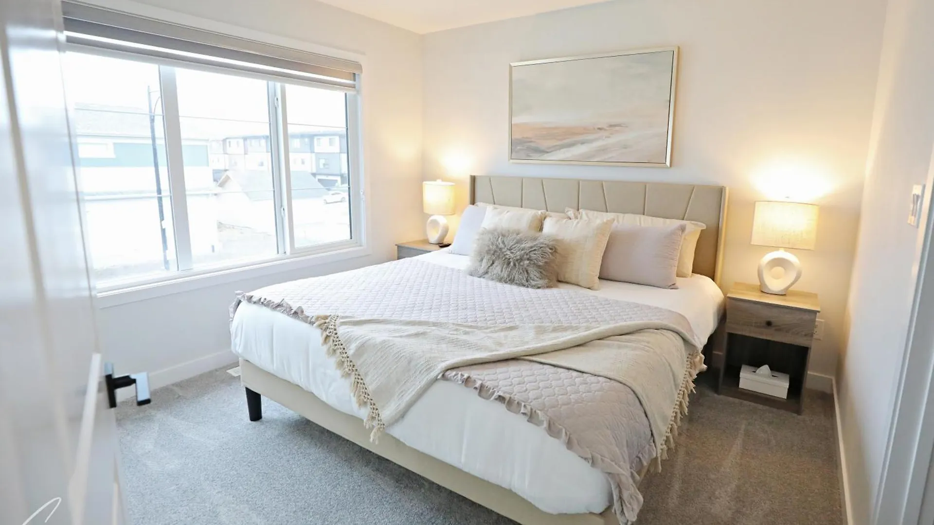 Exquisite Oasis With 3 King Beds,Airport,Disney Edmonton 0*,