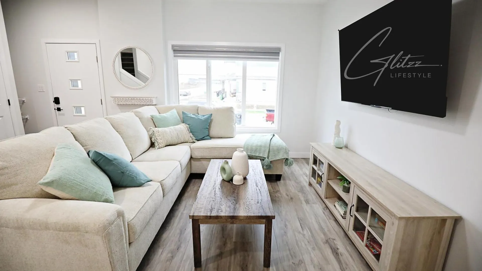 Exquisite Oasis With 3 King Beds,Airport,Disney Edmonton 0*,  Canada