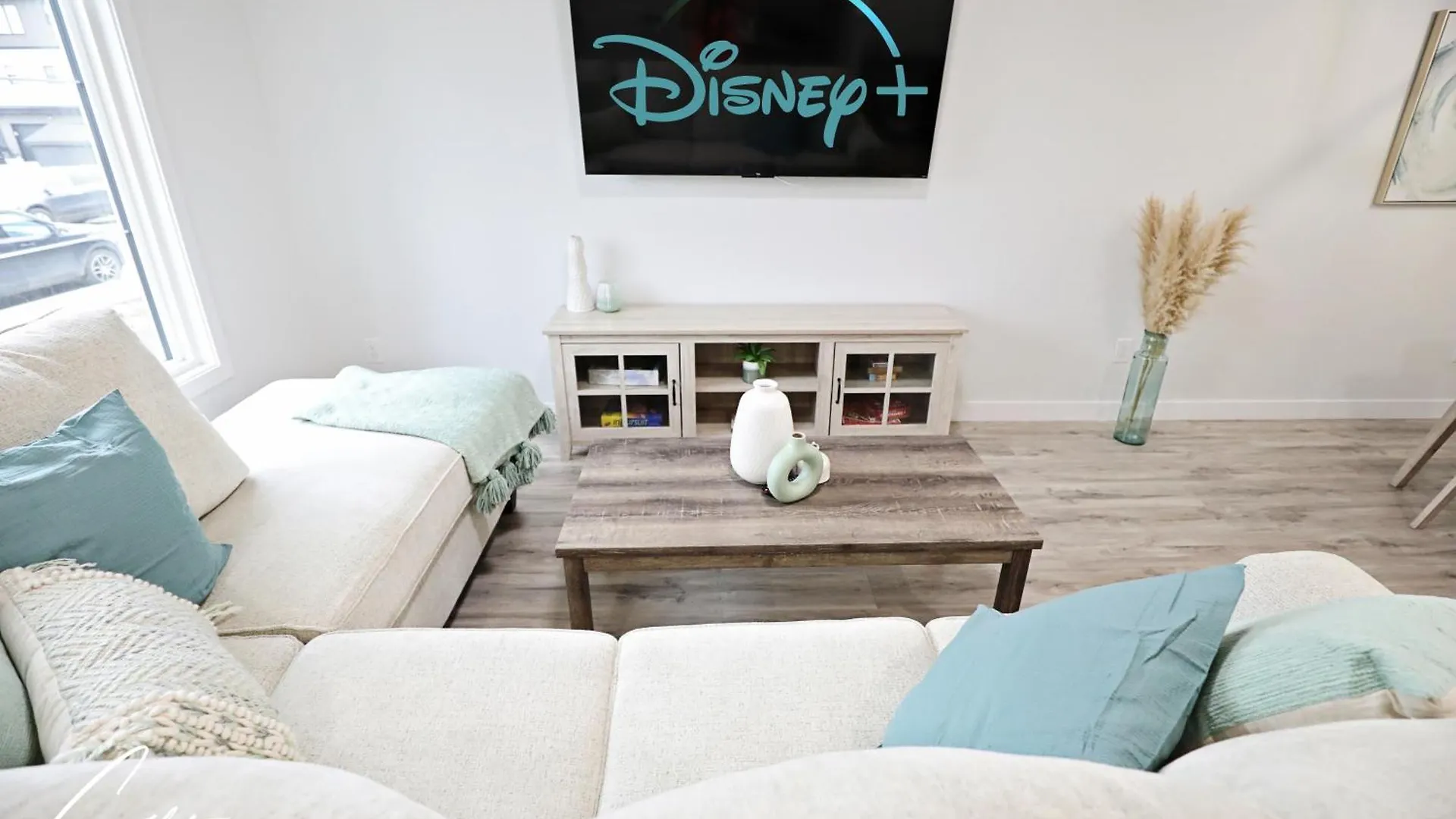 Exquisite Oasis With 3 King Beds,Airport,Disney Edmonton