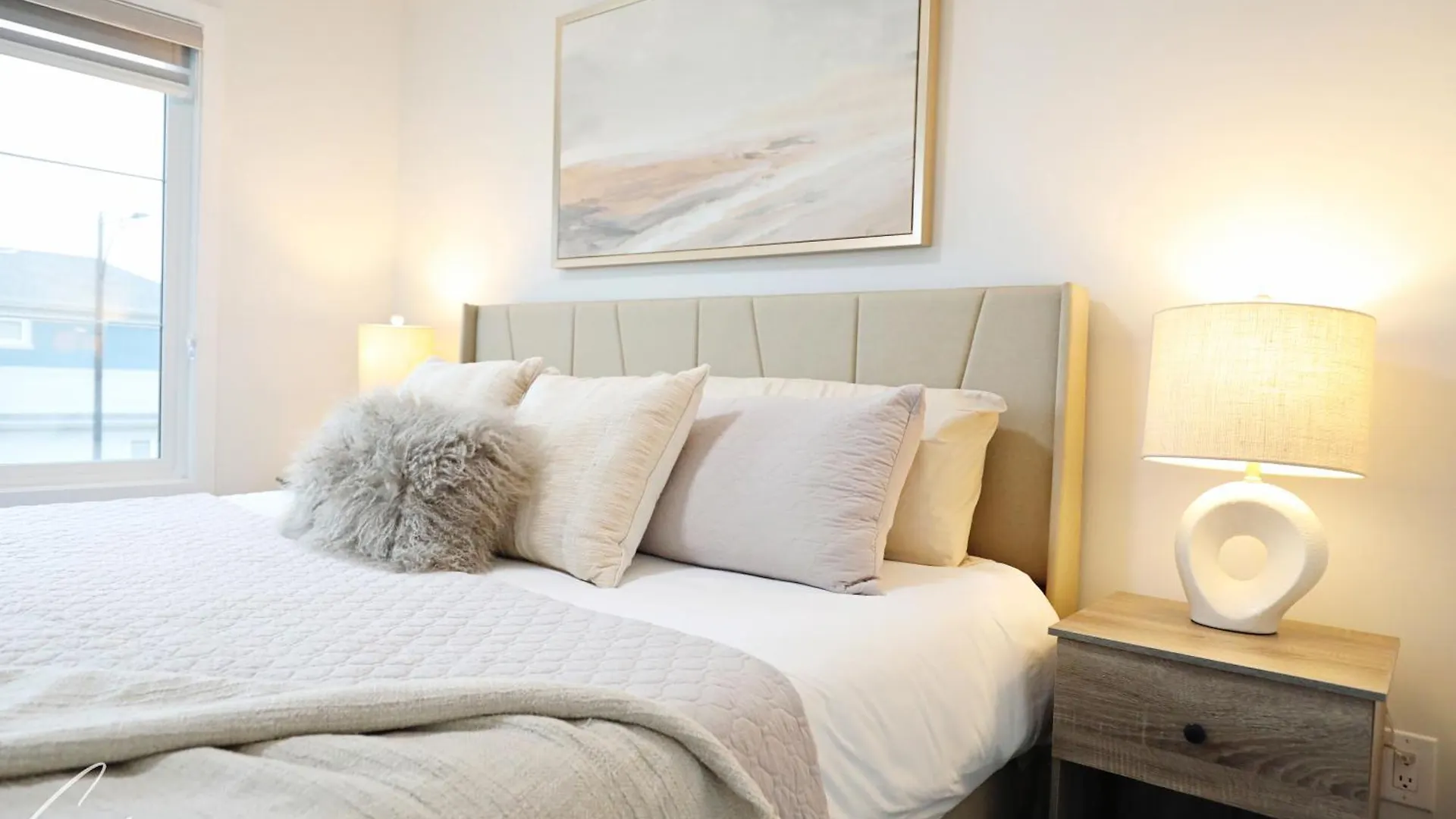 Holiday home Exquisite Oasis With 3 King Beds,Airport,Disney Edmonton Canada